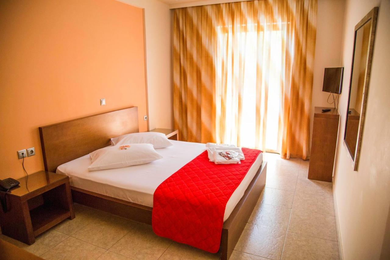 Hotel Giorgio Athena Bagian luar foto