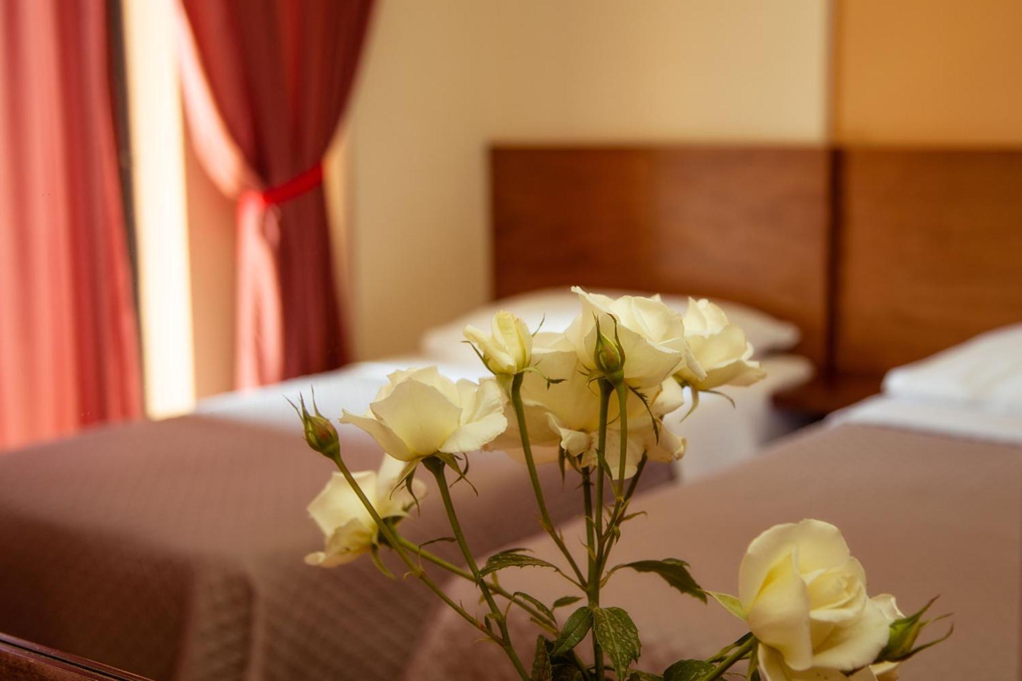 Hotel Giorgio Athena Bagian luar foto