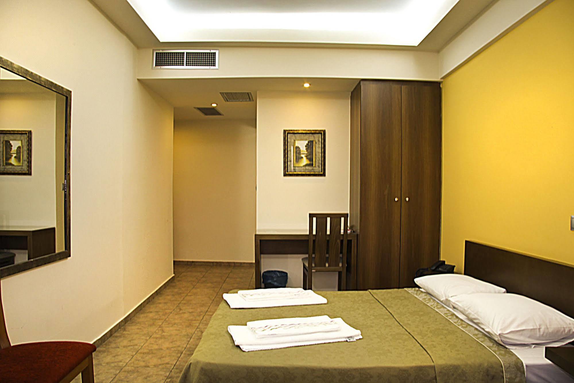 Hotel Giorgio Athena Bagian luar foto