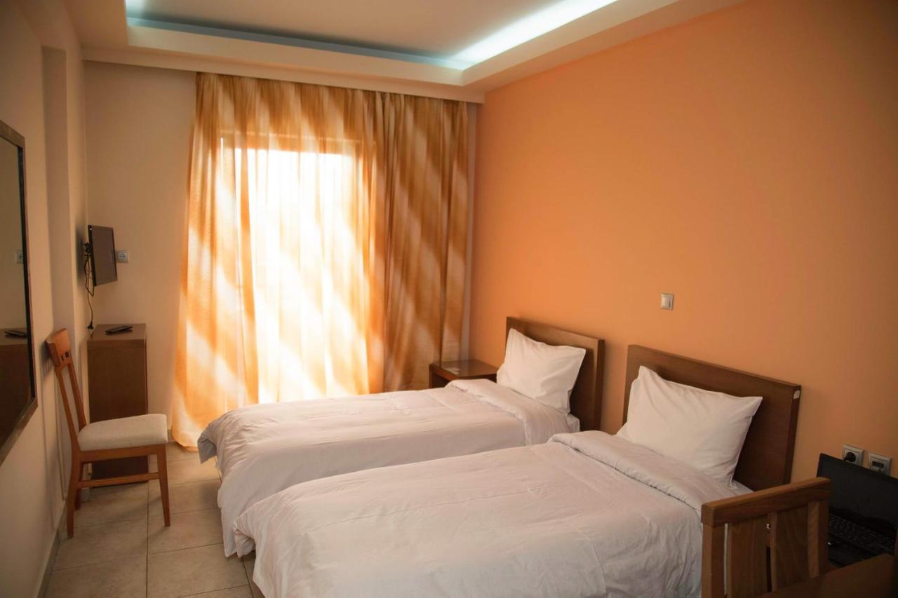 Hotel Giorgio Athena Bagian luar foto
