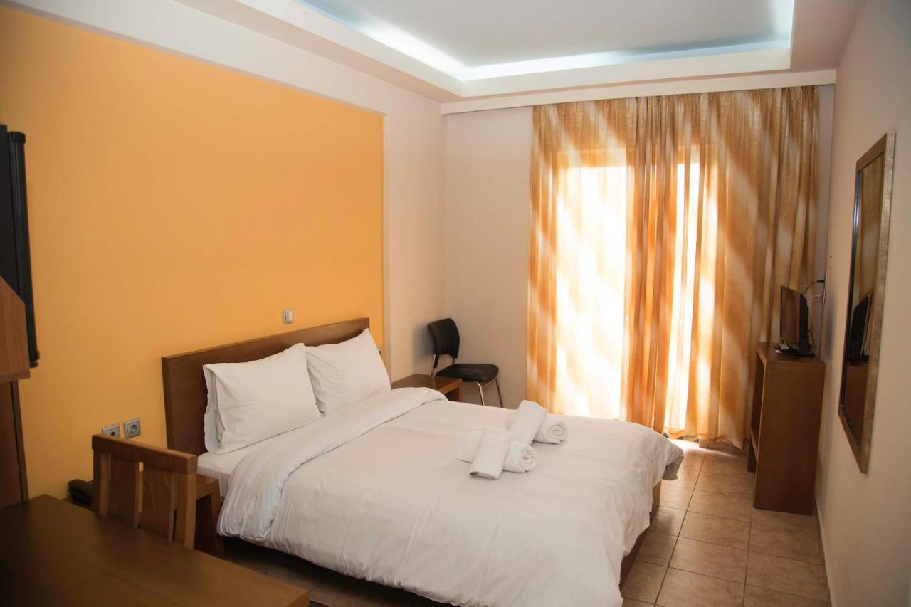 Hotel Giorgio Athena Bagian luar foto